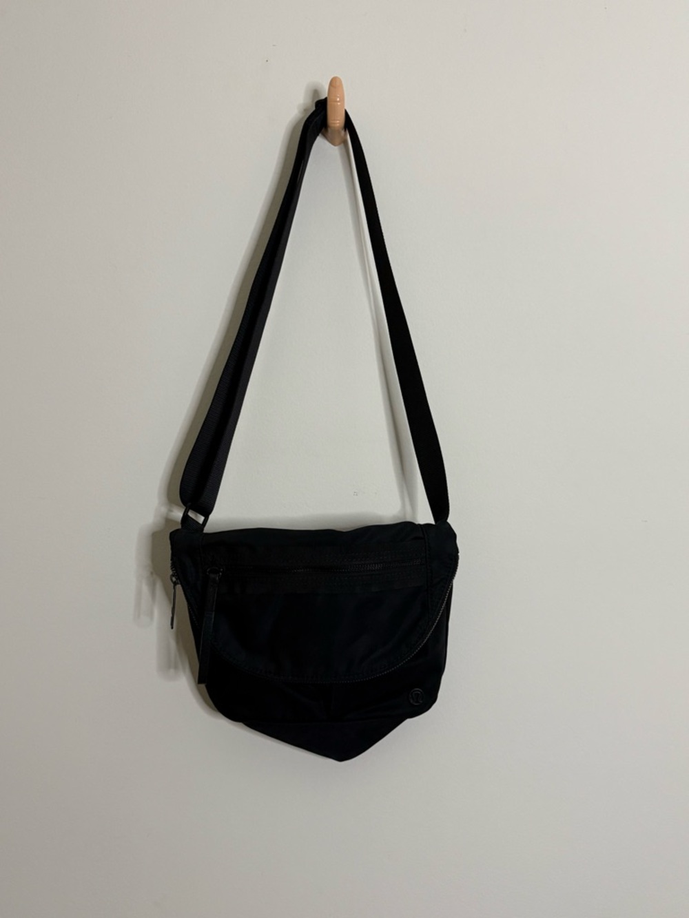 lululemon athletica Black Compact Crossbody Messenger Bag - Picture 2 of 6